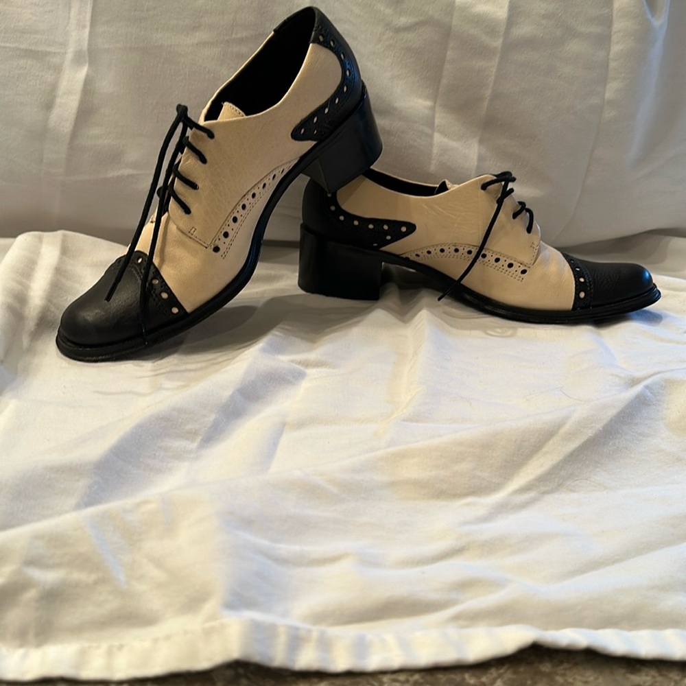 Kenneth Cole Women’s Classic Shoe